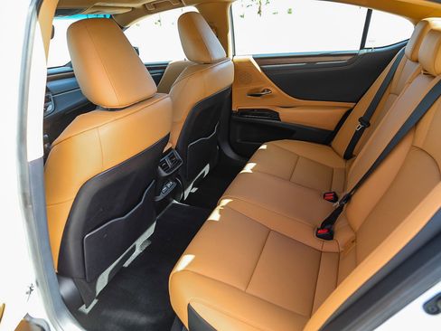 Used 2024 Lexus ES 350 w/ Premium Package FWD image 18