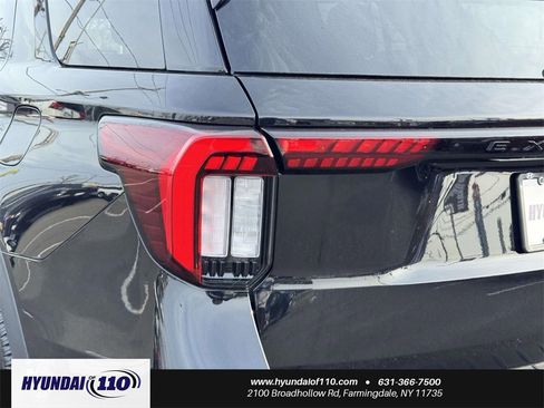 Used 2025 Ford Explorer ST-Line w/ Premium Package image 12