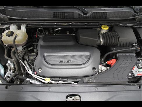 Used 2020 Chrysler Pacifica Touring-L w/ S Appearance Package FWD image 24