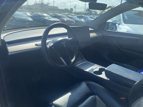 Used 2024 Tesla Model Y 2WD image 12
