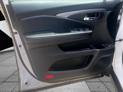 Used 2017 Honda Pilot EX image 18
