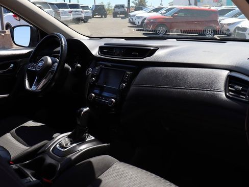 Used 2020 Nissan Rogue SV image 36