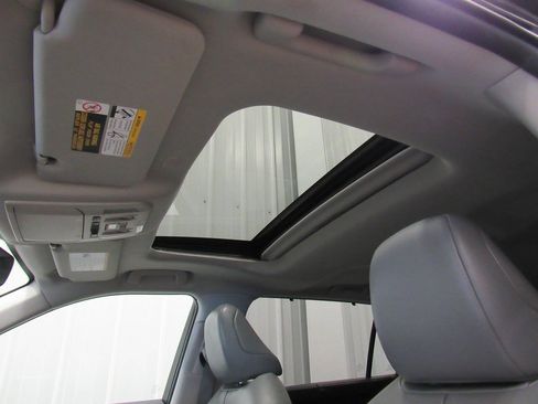 Used 2022 Toyota Highlander XLE AWD/4WD image 32