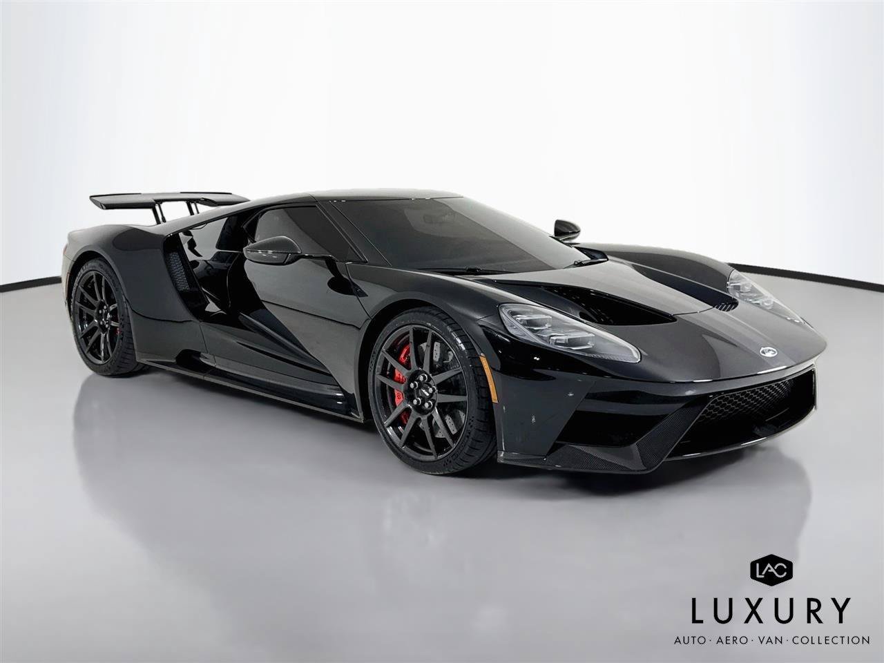Used 2018 Ford GT RWD image 2