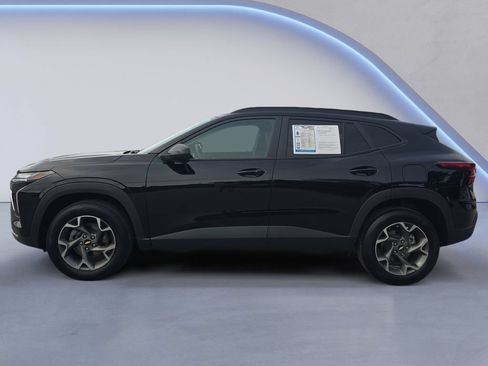 Used 2025 Chevrolet Trax LT w/ Driver Confidence Package FWD image 2
