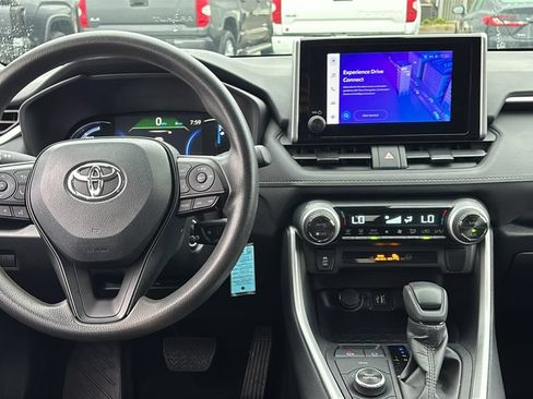 Used 2025 Toyota RAV4 LE AWD/4WD image 8