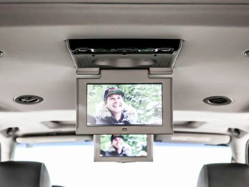 Used 2018 Cadillac Escalade ESV Premium Luxury image 16