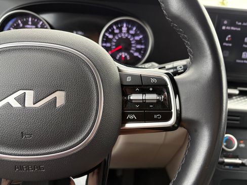 Used 2022 Kia Carnival LX FWD image 15