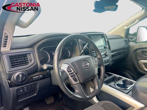 Used 2024 Nissan Titan SV w/ SV Convenience Package image 11