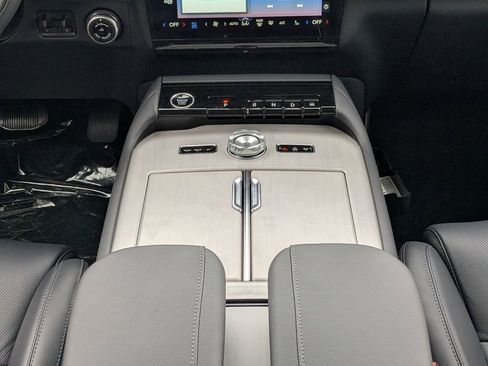 New 2026 Lincoln Navigator Premiere AWD/4WD image 19