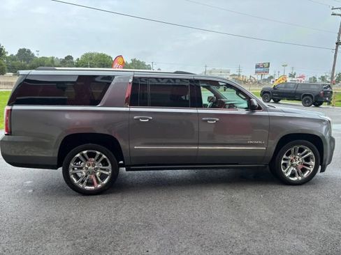 Used 2020 GMC Yukon XL Denali w/ Denali Premium Package AWD/4WD image 9