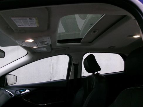 Used 2015 Ford Focus Titanium image 11