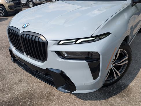 Used 2027 BMW X7 xDrive40i w/ M Sport Package AWD/4WD image 13