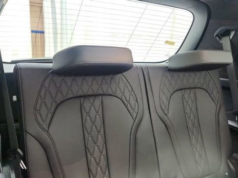 Used 2024 BMW X7 xDrive40i w/ Executive Package image 29