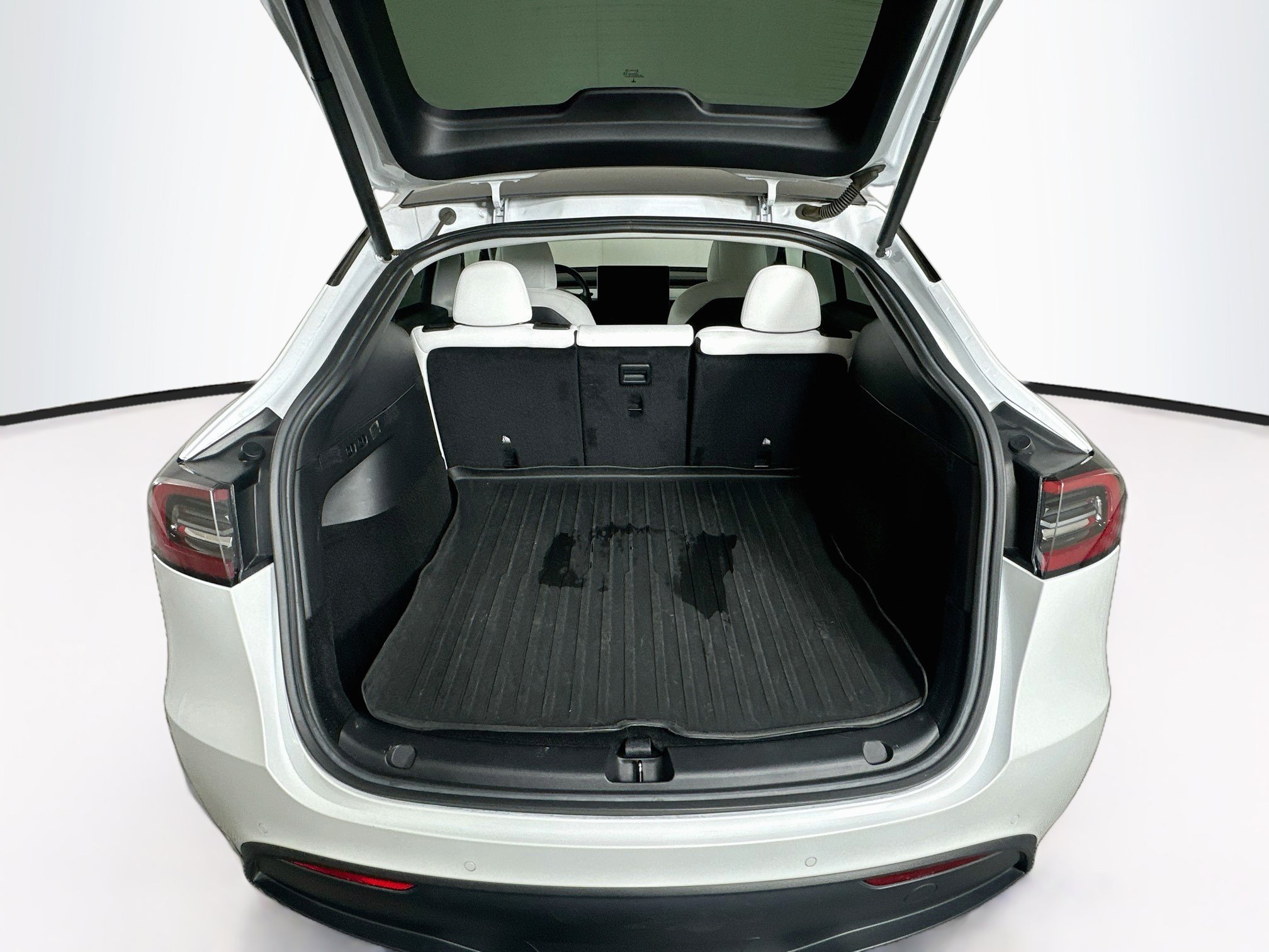 Used 2022 Tesla Model Y Long Range AWD/4WD image 26