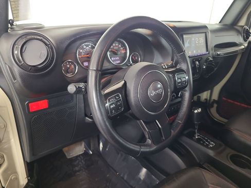 Used 2018 Jeep Wrangler Unlimited Rubicon image 13