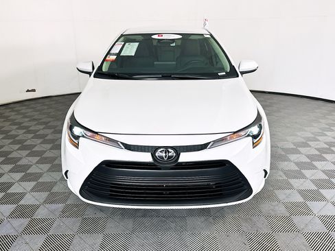 Used 2025 Toyota Corolla LE FWD image 8