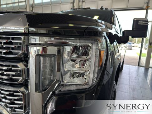Used 2023 GMC Sierra 2500 Denali w/ Denali Black Diamond Edition AWD/4WD image 7