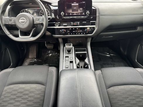 Used 2024 Nissan Pathfinder SV image 15