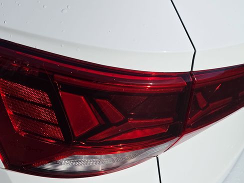 Used 2022 Volkswagen Taos SE image 32