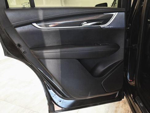 Used 2024 Cadillac XT6 Sport image 13