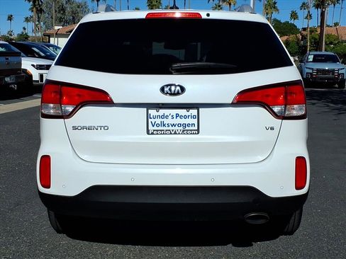Used 2015 Kia Sorento LX image 4
