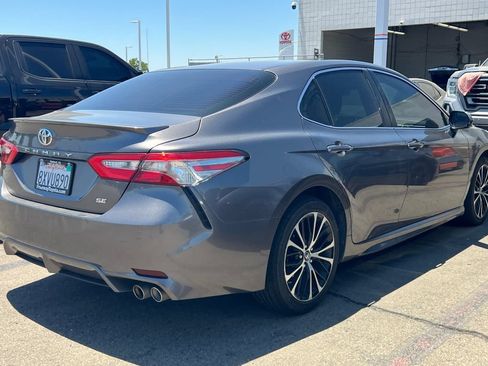 Used 2018 Toyota Camry SE FWD image 6