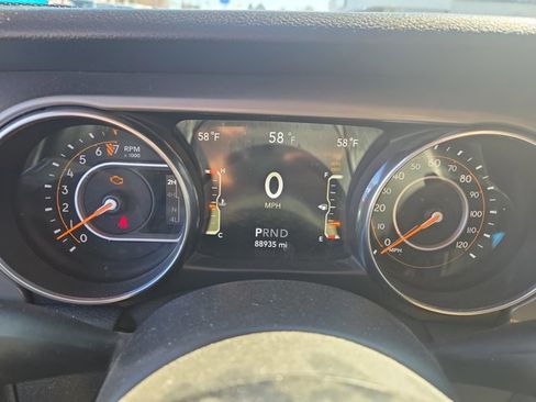 Used 2018 Jeep Wrangler Unlimited Sport S AWD/4WD image 25