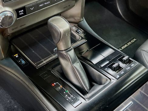 Used 2020 Lexus GX 460 Premium w/ Premium Package AWD/4WD image 19