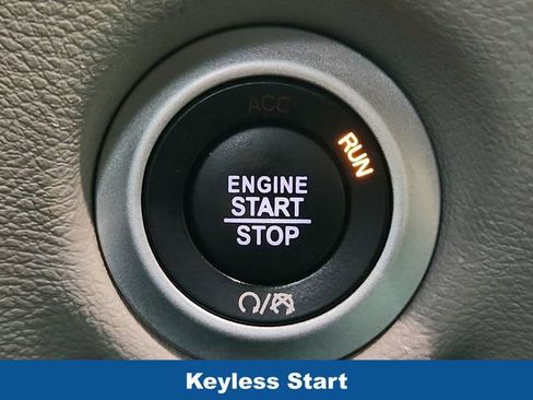 Used 2022 Chrysler Pacifica Touring-L FWD image 19