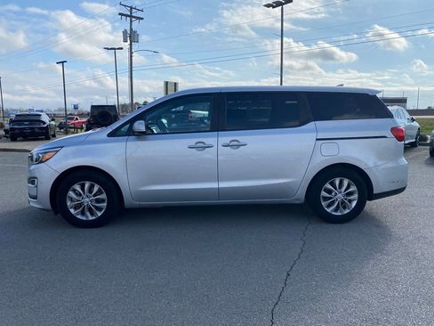 Used 2021 Kia Sedona LX image 4