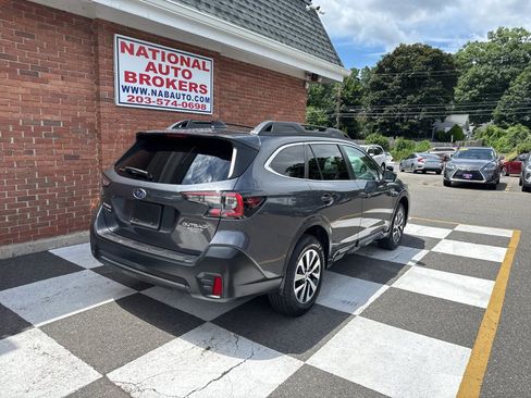 Used 2022 Subaru Outback Premium AWD/4WD image 3