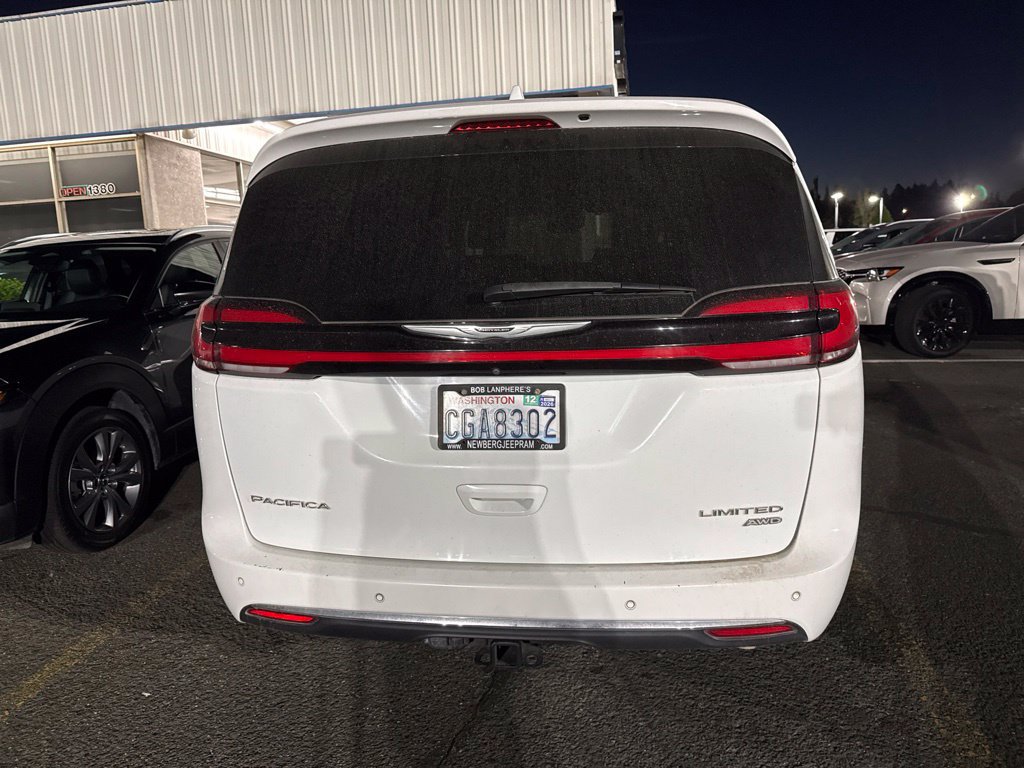Used 2022 Chrysler Pacifica Limited AWD/4WD image 4