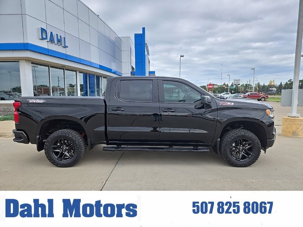 Used 2024 Chevrolet Silverado 1500 LT Trail Boss w/ Convenience Package II AWD/4WD image 1
