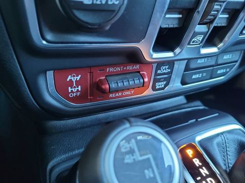 Certified 2025 Jeep Wrangler Unlimited Rubicon w/ Safety Group AWD/4WD image 13