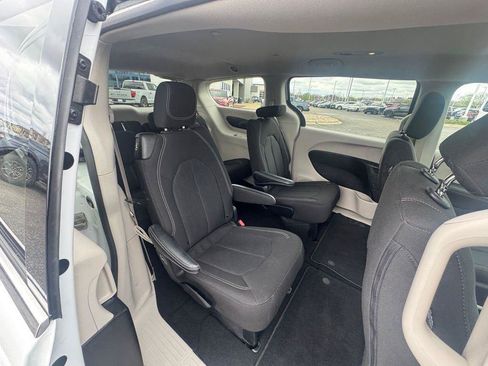 Used 2023 Chrysler Voyager LX FWD image 15