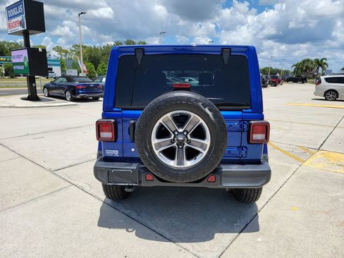 Used 2020 Jeep Wrangler Unlimited Sahara AWD/4WD image 4