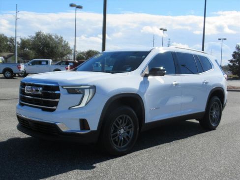 Used 2025 GMC Acadia Elevation image 3