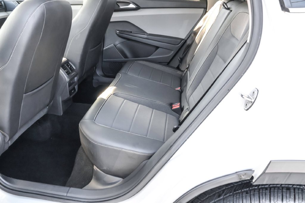 Used 2023 Volkswagen Taos SE w/ Panoramic Sunroof Package AWD/4WD image 28
