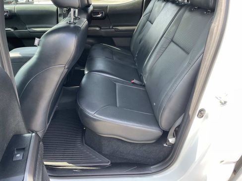 Used 2021 Toyota Tacoma TRD Off-Road w/ TRD Premium Off Road Package image 13