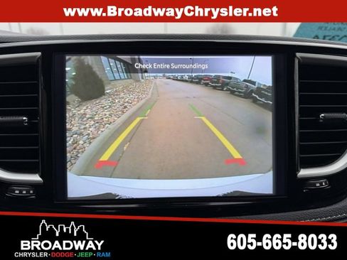 Used 2024 Chrysler Pacifica Touring-L image 23