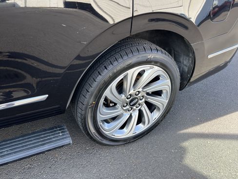 Used 2024 Lincoln Navigator Reserve image 25