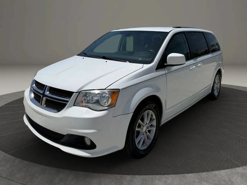Used 2020 Dodge Grand Caravan SXT FWD image 3