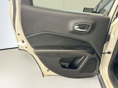 Used 2018 Jeep Compass Limited image 26