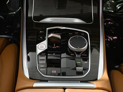 Certified 2024 BMW X7 xDrive40i w/ Premium Package AWD/4WD image 24