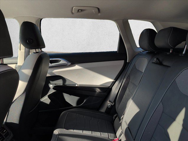 Used 2025 Volkswagen Taos SE AWD/4WD image 19