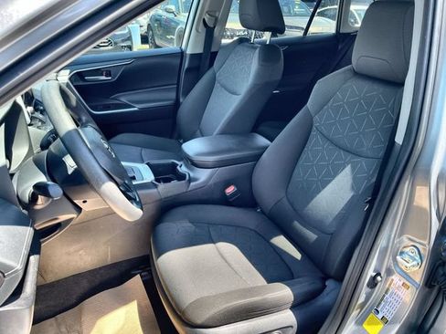 Used 2025 Toyota RAV4 XLE FWD image 15
