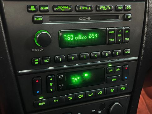 Used 2005 Ford Thunderbird Deluxe image 70