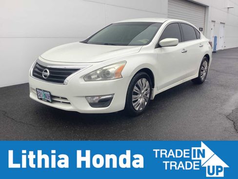 Used 2014 Nissan Altima 2.5 SV image 1