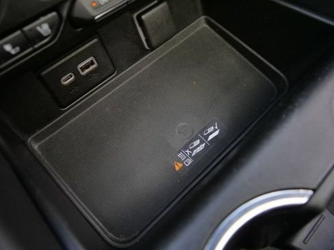 Used 2022 GMC Yukon SLT w/ SLT Premium Package image 13